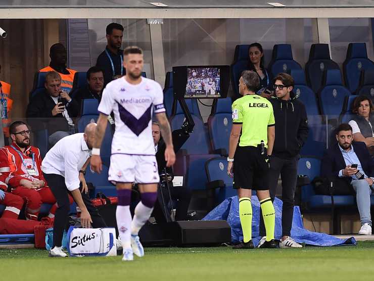 Un controllo VAR nella gara tra Atalanta e Fiorentina [Credit: ANSA]