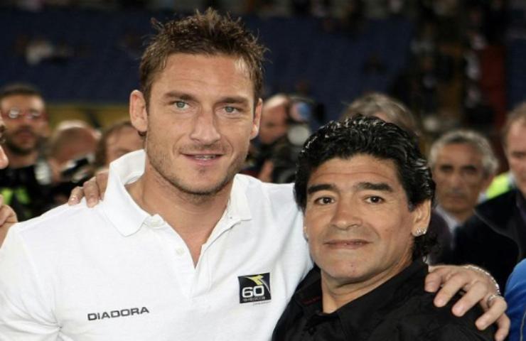 Francesco Totti e Diego Armando Maradona anni fa ad un evento