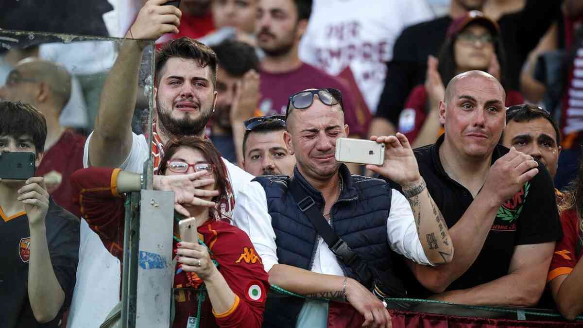 Tifosi Roma in lacrime