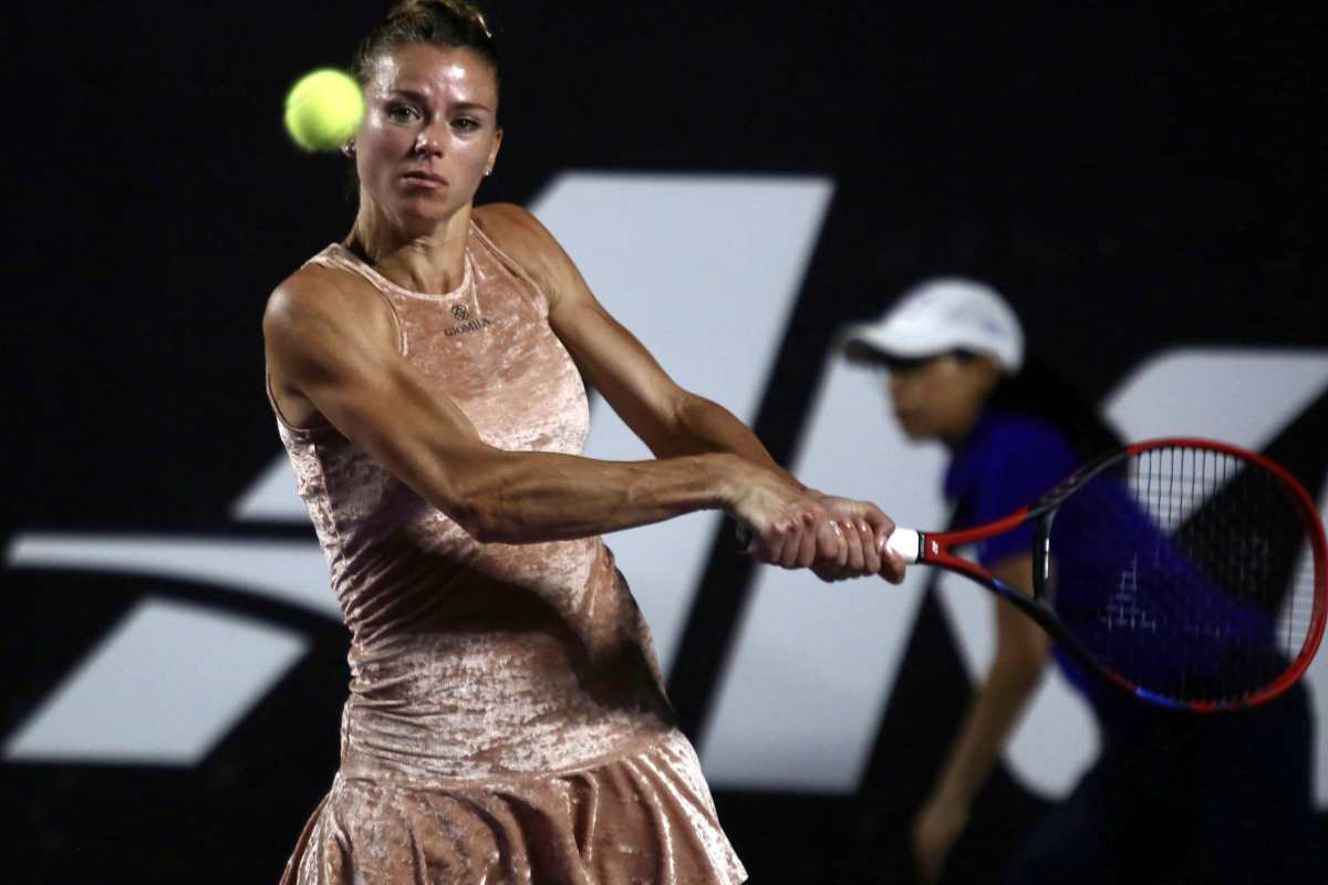 Camila Giorgi, bel regalo per tutti i suoi tifosi: scatti sensuali con tanto di autografo - FOTO