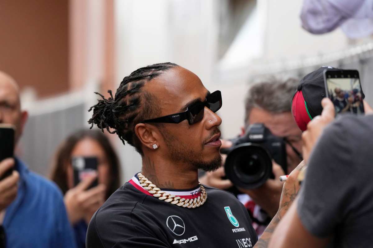 Hamilton resta in Mercedes