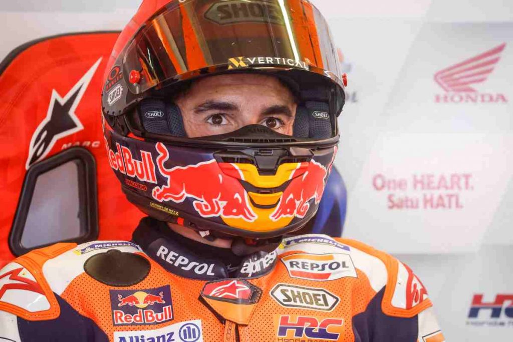 MotoGP, Marc Marquez: dito medio, caduta e botta-risposta in Germania