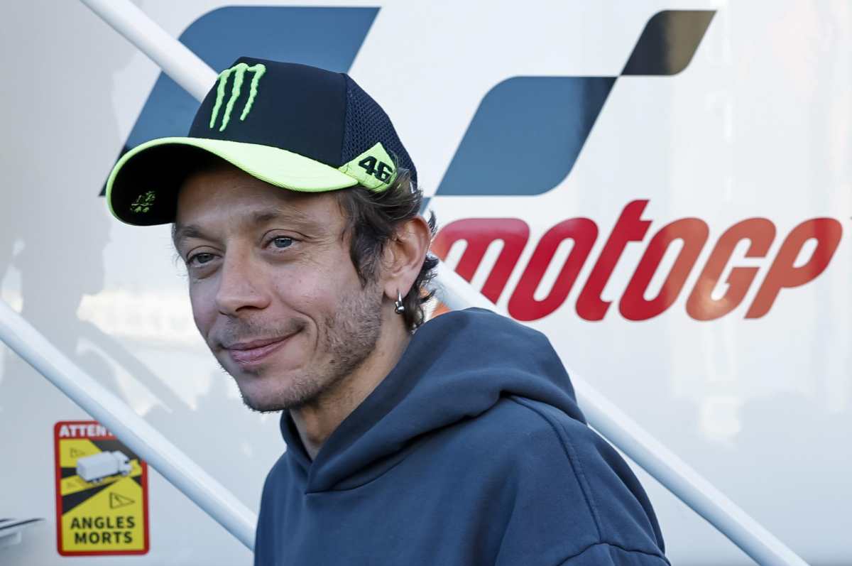 Valentino Rossi non si smentisce mai: la zampata del fuoriclasse scatena l'entusiasmo dei tifosi