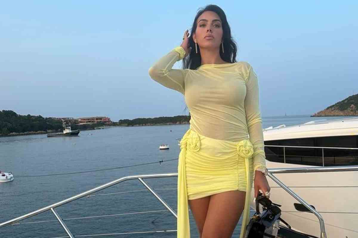 Georgina è divina: foto da urlo sullo yacht