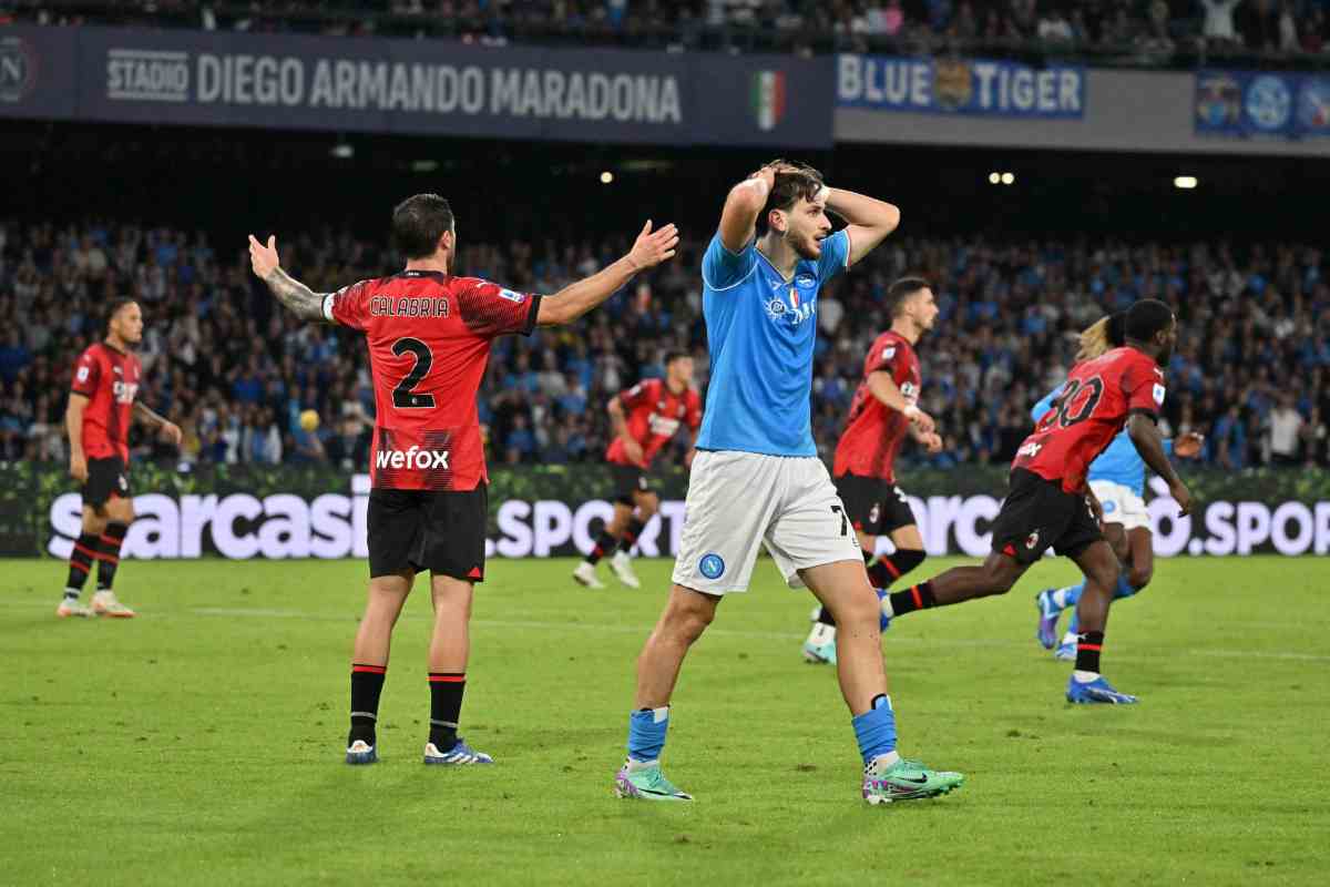 Gesto in campo da applausi di Kvaratskhelia