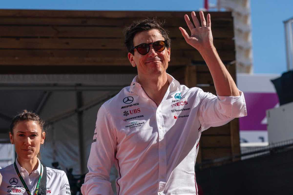 Mercedes arrabbiata per i rumor su Hamilton