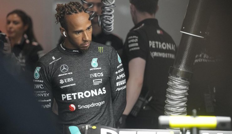 Hamilton contro l'Aston Martin