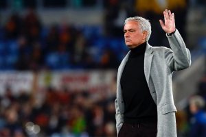 I tifosi del Siviglia chiamano Mourinho a gran voce