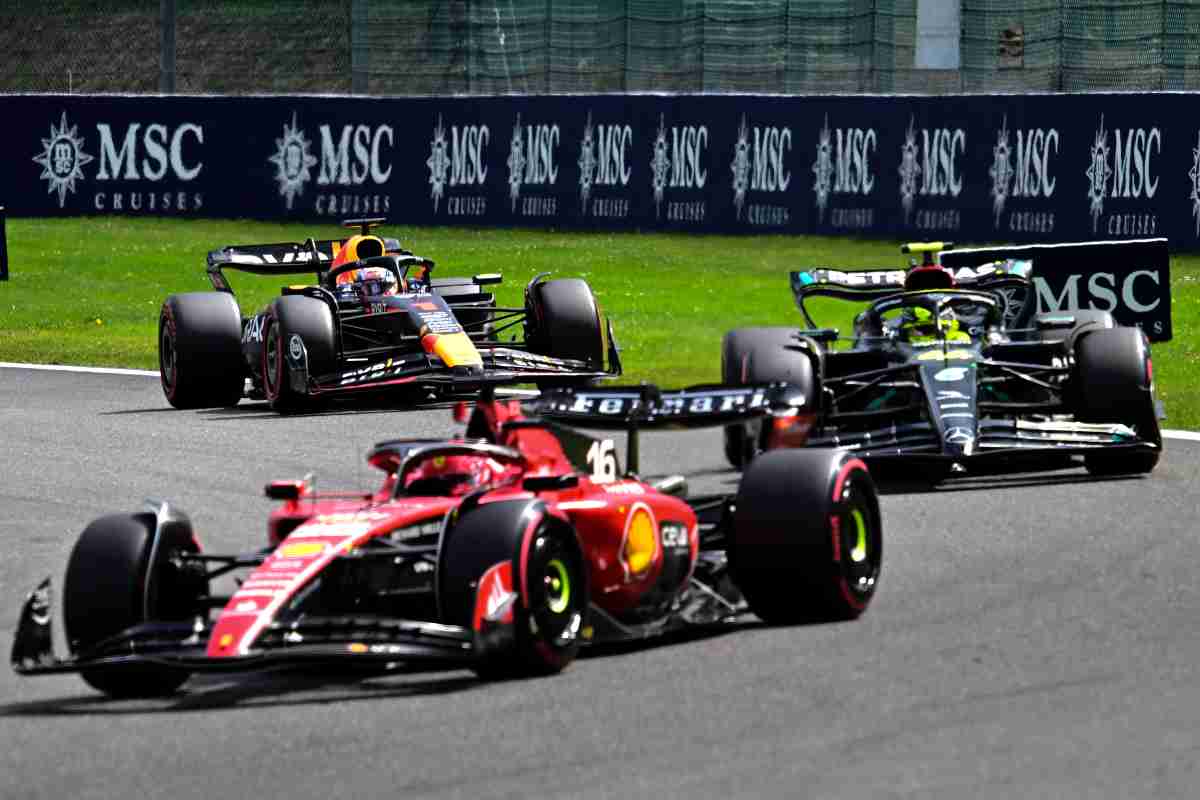 Hamilton e Leclerc alleati contro Verstappen
