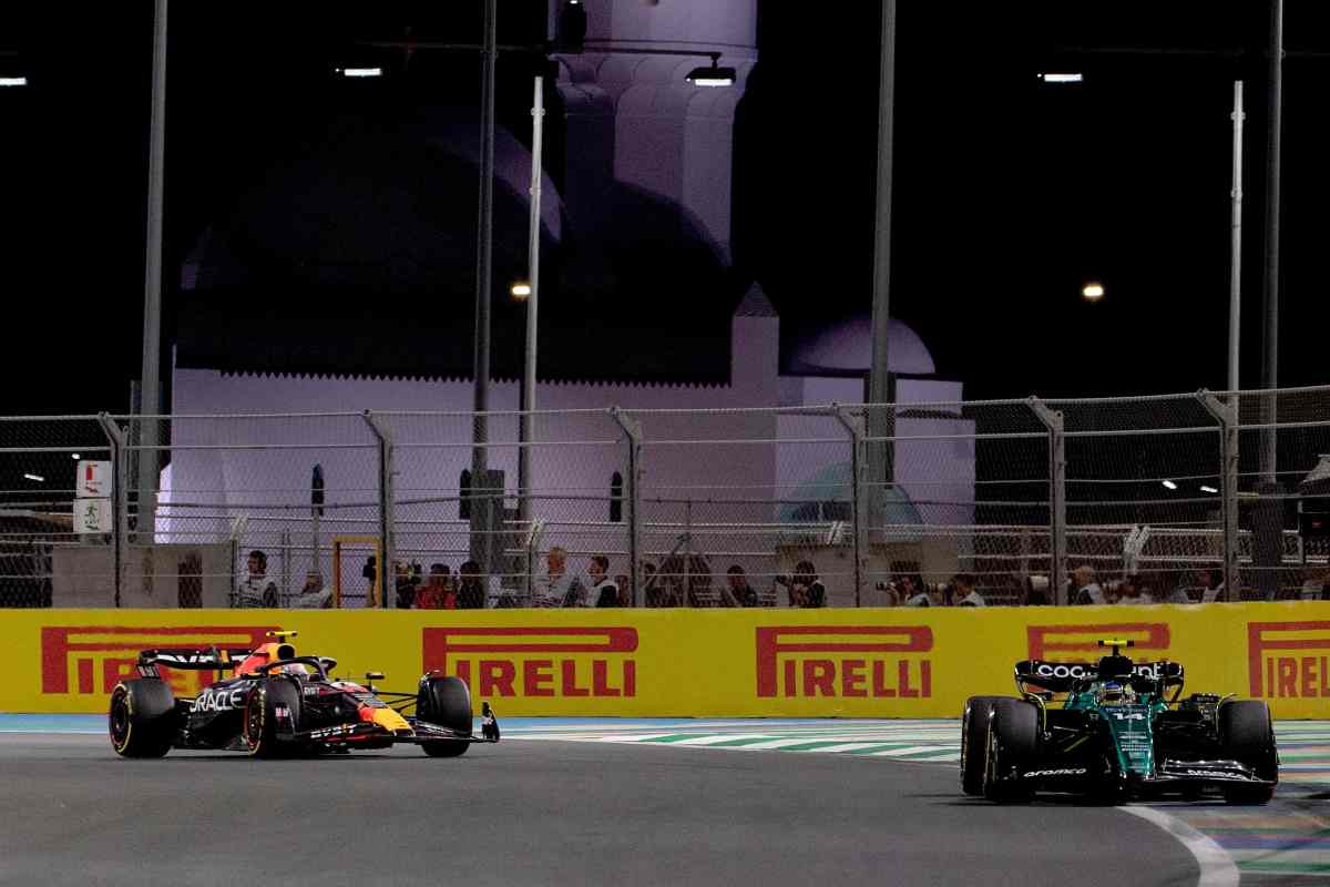 Perez cede il posto ad Alonso