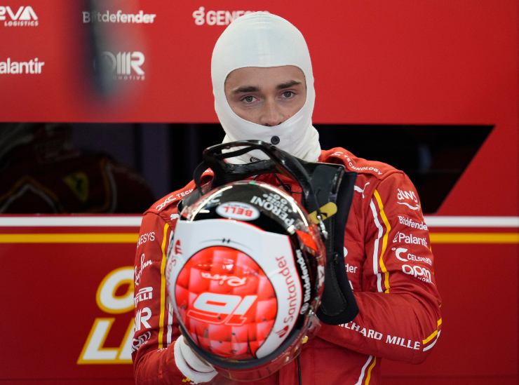 Leclerc con il casco speciale per Bianchi