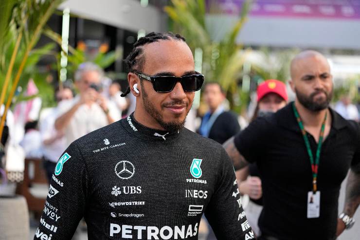 Bufera Ferrari: c'entra Lewis Hamilton