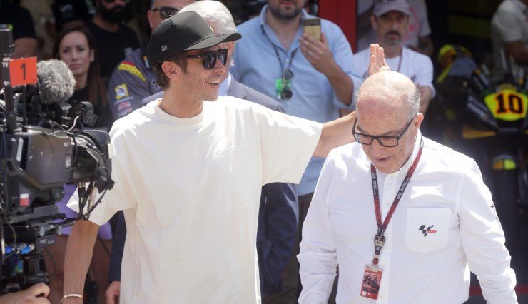 L'ex manager elogia Valentino Rossi