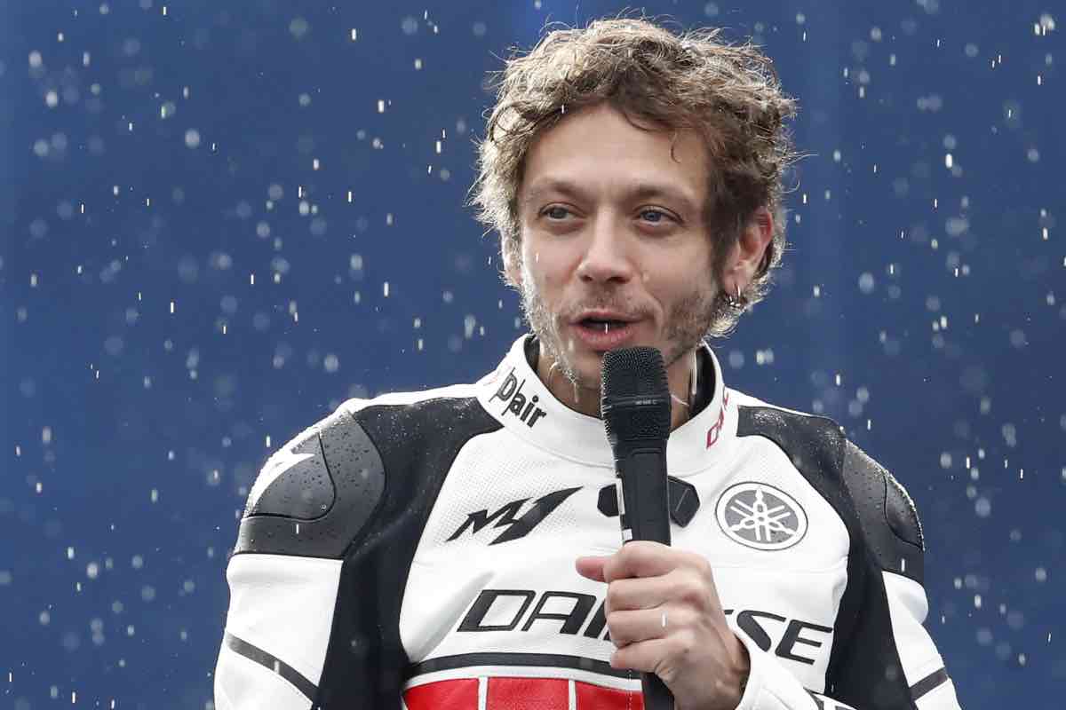 Valentino Rossi problemi BWM GT World Challenge