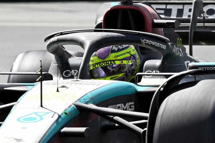 Mirino contro la Mercedes: furia Hamilton 