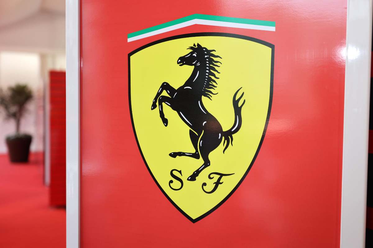 Ferrari ritrovamento striscione Imola
