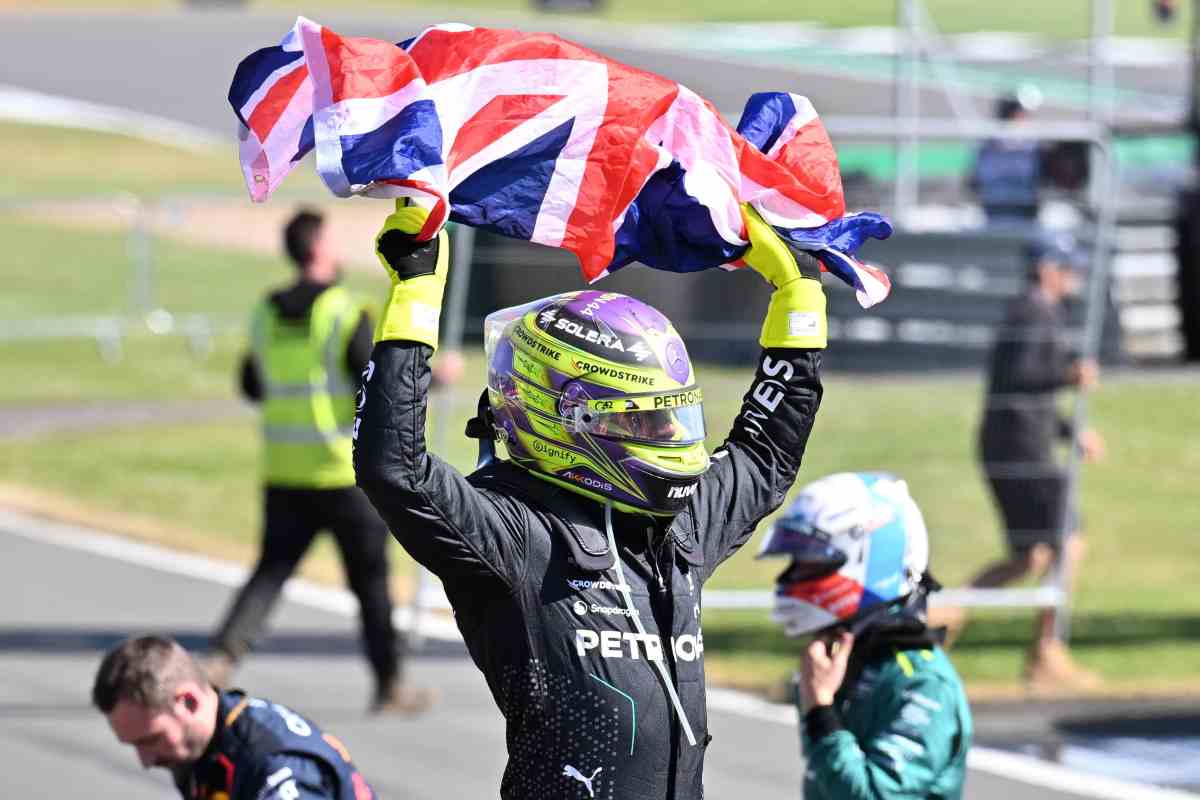 Lacrime dopo la vittoria per Lewis Hamilton