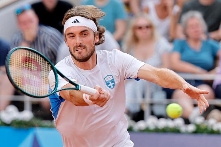 Tsitsipas decisione incredibile padre