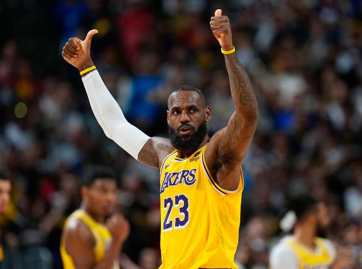 LeBron James resterà ai Lakers: Jeanie Buss blinda la sua stella