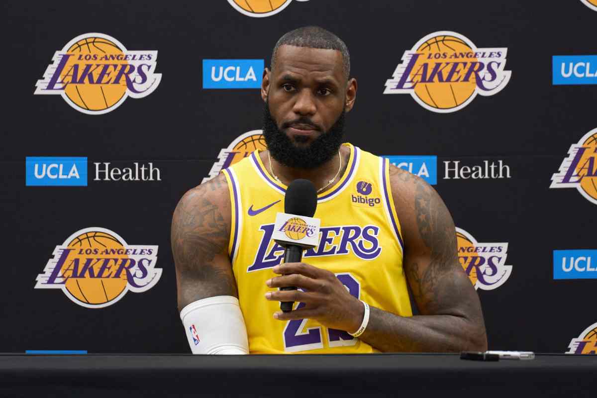 La regola imposta da LeBron al figlio: non potrà chiamarlo 'papà'