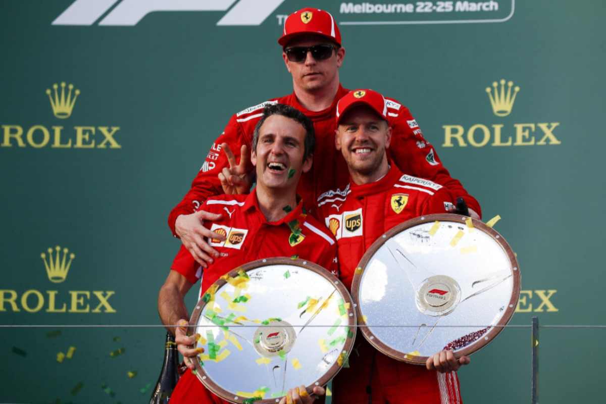 Inaki Rueda festeggia sul podio con Vettel e Raikkonen