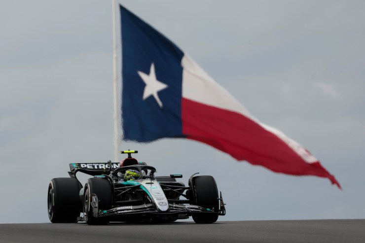 Lewis Hamilton appiedato dalla Mercedes