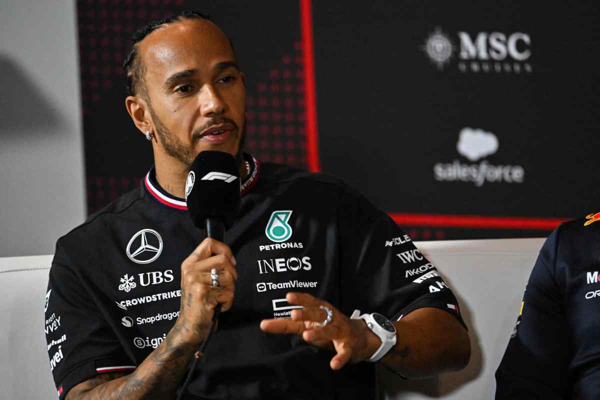 Lewis Hamilton critica Red Bull