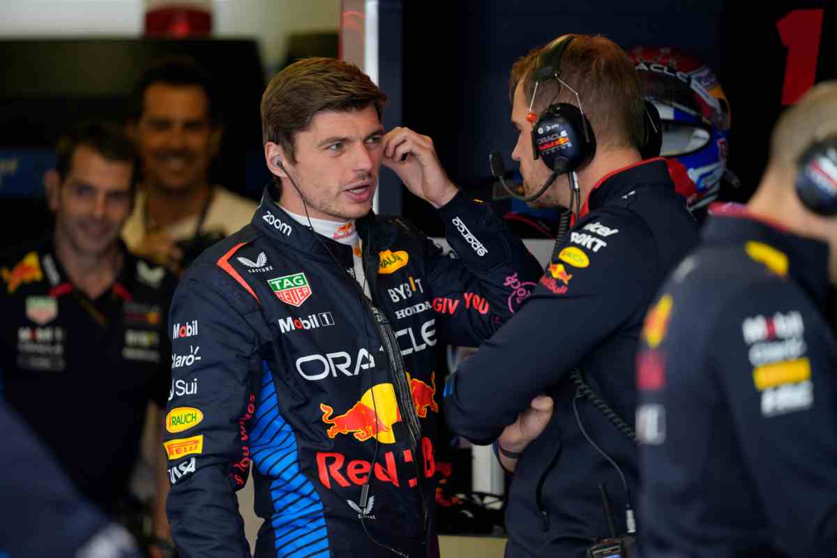 Max Verstappen nel box della Red Bull