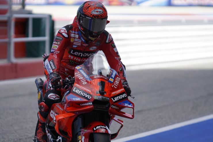 Pecco Bagnaia durante le prove 