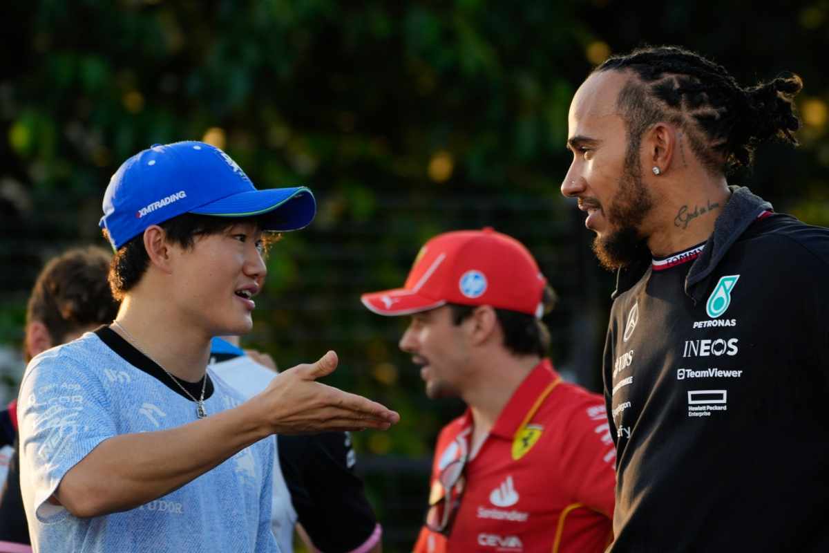 Tsunoda con Leclerc e Hamilton