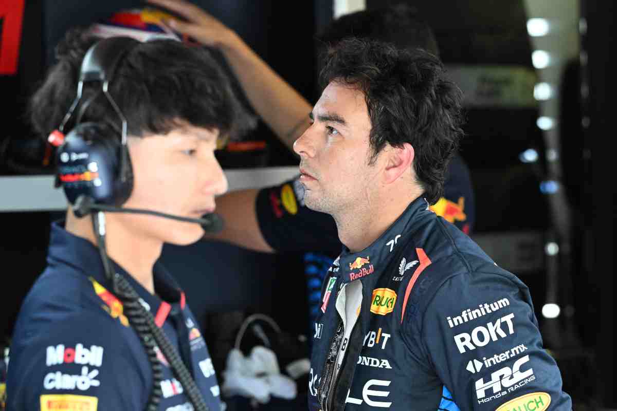 Sergio Perez nel box Red Bull