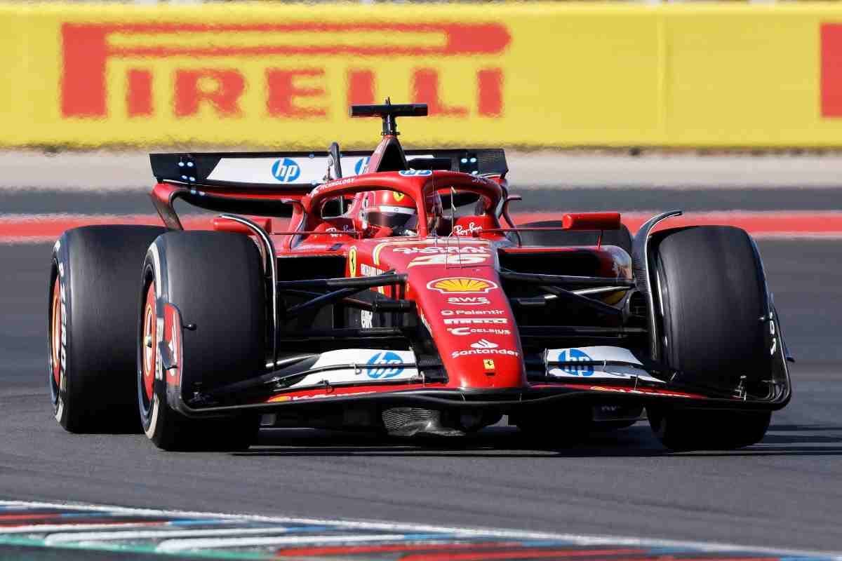 Charles Leclerc con la Ferrari in pista