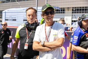 Valentino Rossi riporta Andrea Iannone al MotoGP