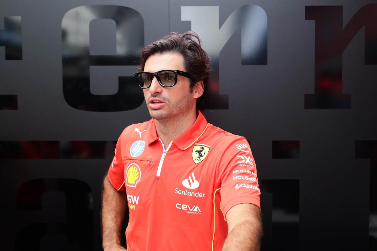 Carlos Sainz con la divisa Ferrari