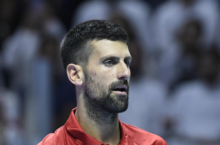 Novak Djokovic pensieroso