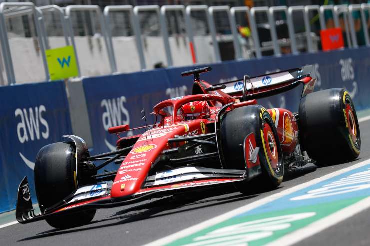 La Ferrari di Leclerc durante il GP del Brasile