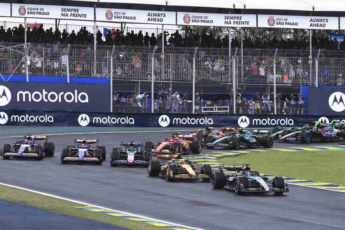 Le vetture di Formula 1 al via del Gp del Brasile