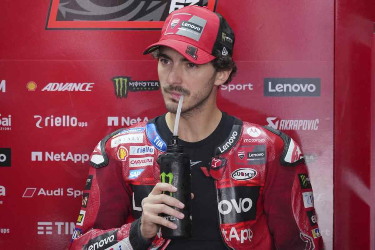 Bagnaia ai box dopo le prove