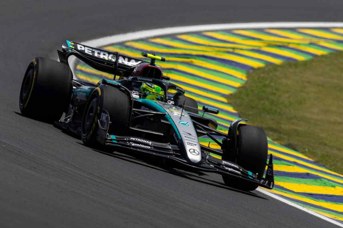 Hamilton con la Mercedes in Brasile