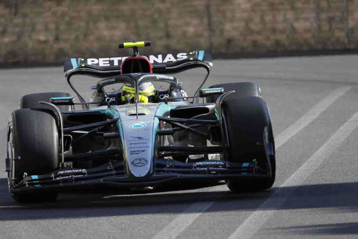 Lewis Hamilton al volante della Mercedes 