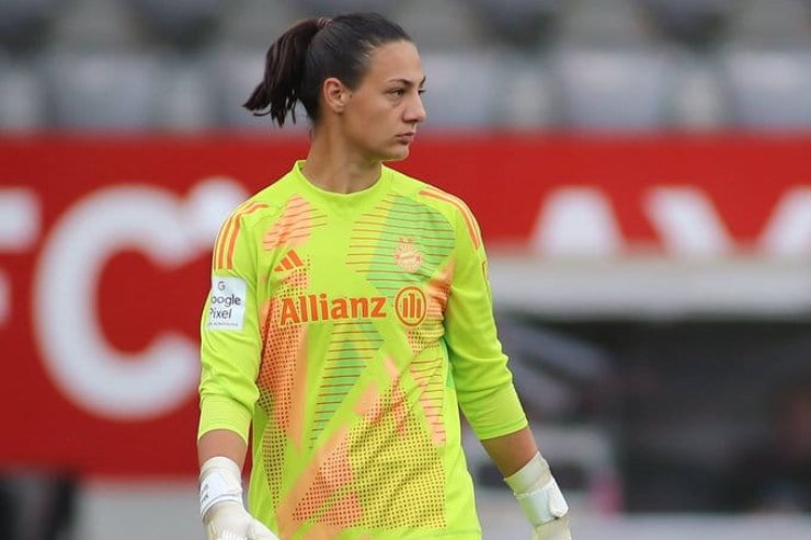 Mala Grohs in campo con il Bayern Monaco 