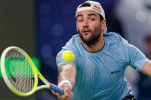 Berrettini colpisce di dritto