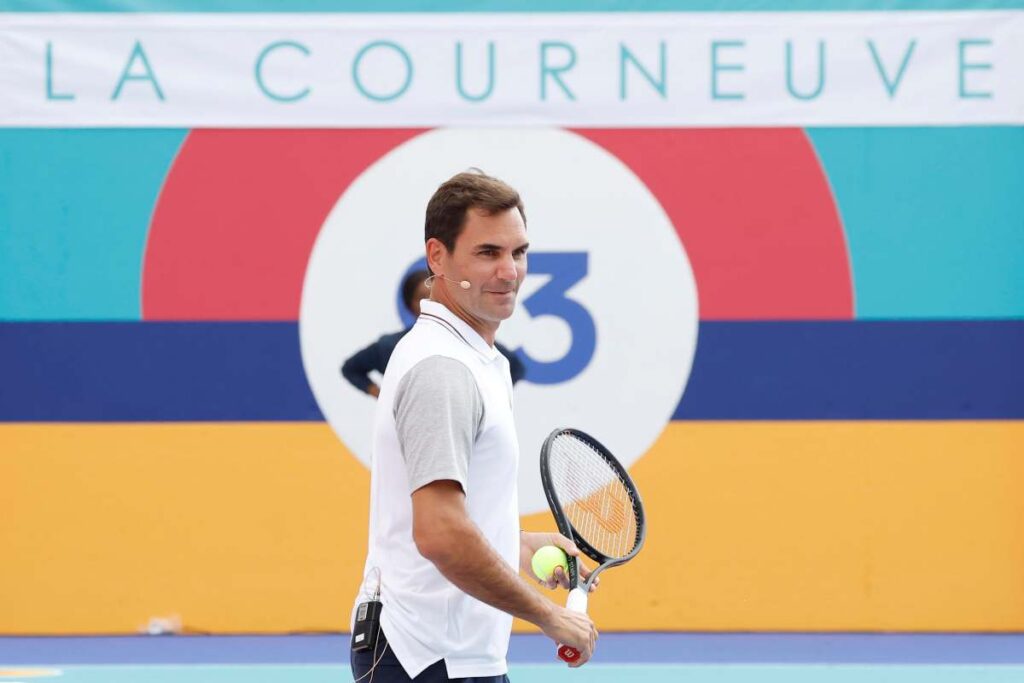 Federer sul campo da tennis