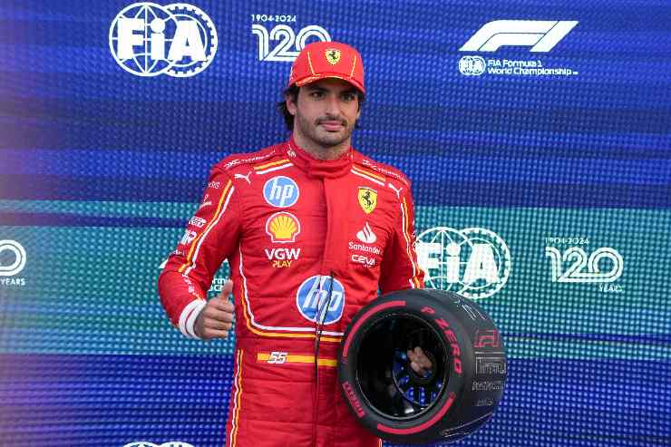 Carlos Sainz festeggia dopo il successo in Messico