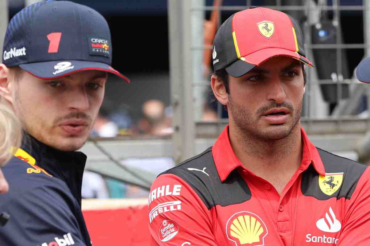 Carlos Sainz e Max Verstappen