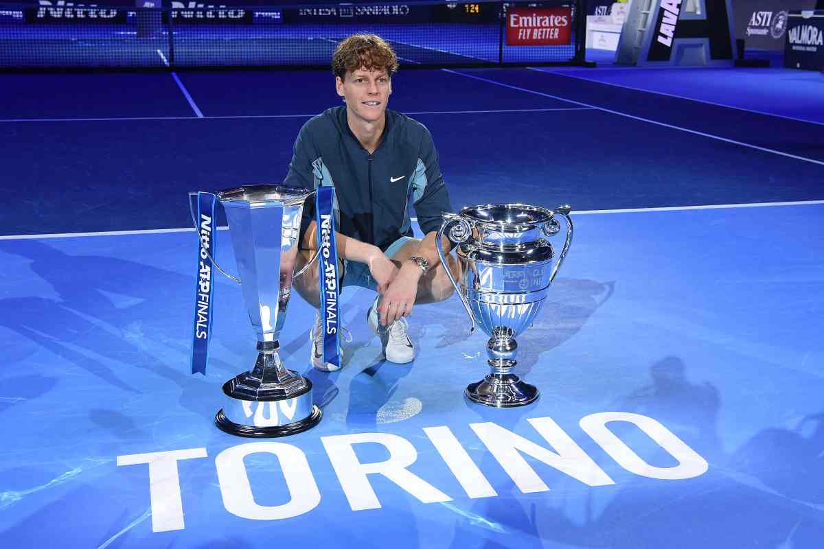 Sinner con il trofeo a Torino