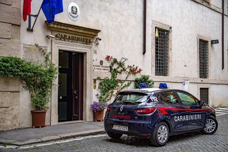 Auto dei Carabinieri in sosta (Pixabay)