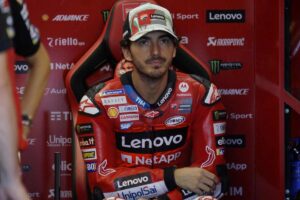 Pecco Bagnaia ai box