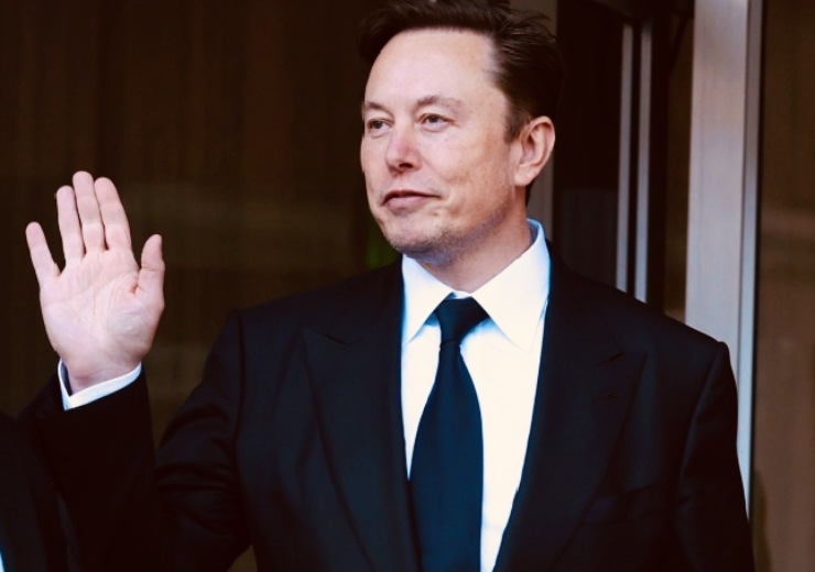 Elon Musk, amministratore delegato di Tesla (investinmusk.com)