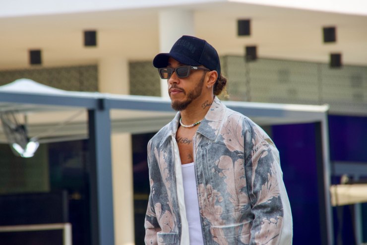 Lewis Hamilton pilota di Formula 1 in Ferrari